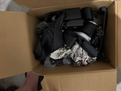 ハイエースシートベルト新品未使用