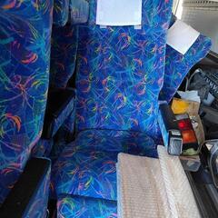 急 募 大型観光バスの座席の画像