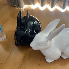 陶器のうさぎの置物の画像