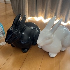 陶器のうさぎの置物の画像