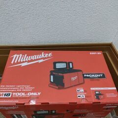 Milwaukee M18 パックアウト ライト/チャージャーの画像