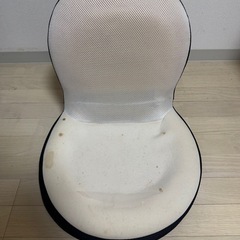 折りたたみ椅子の画像