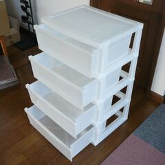 24. 【中古】衣装ケース 4段引き出し 白 プラスチックの画像