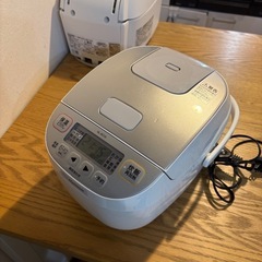 ZOJIRUSHI 炊飯器　NL-BC05 白の画像