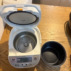 ZOJIRUSHI 炊飯器　NL-BC05 白の画像
