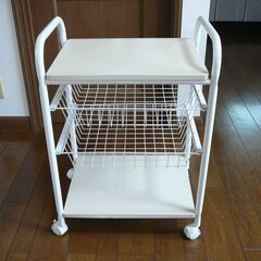32. 【中古】キッチン収納棚 2段目と3段目引き出し式 キャスター付き キッチンの整理にの画像