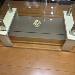 オシャレ！美品！センターテーブル　強化ガラスの画像