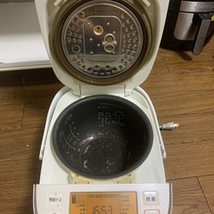 炊飯器の画像