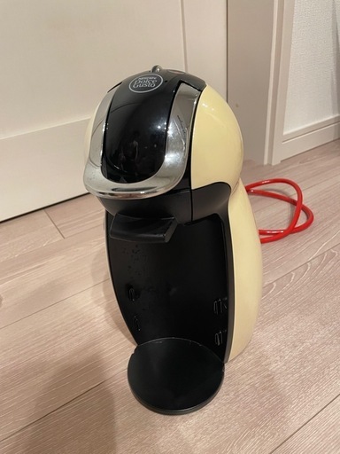 美品中古　Nescafé Dolce Gusto コーヒーメーカー DM9784 NESCAFE (ネスカフェ) ドルチェ グスト ジェニオ エス
