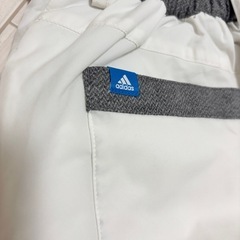 adidasのゴルフウェアの画像