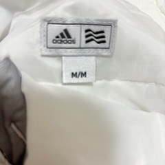 adidasのゴルフウェアの画像