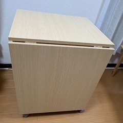 折りたたみデスク　キャスター付き　2025年2月購入の画像