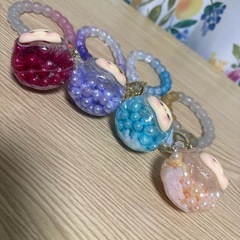 kikiのキーホルダー　夜行ビーズブレス付きの画像