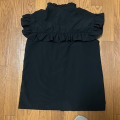 フリル　ノースリーブシャツの画像