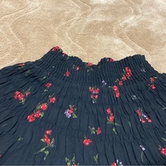 alicia PAGEBOY 花柄ブラック 長袖ブラウス シャーリング フレア袖の画像