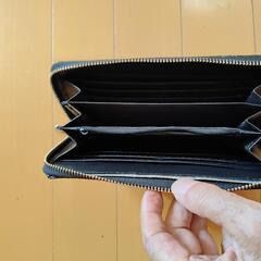 新品花柄エンボス加工長財布の画像