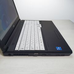 2022年製 高コスパ高性能 11世代LIFEBOOK A5511/HX Corei5-1135G7/16GB/256GB SSD/Wi-Fi/カメラ/全国発送可の画像