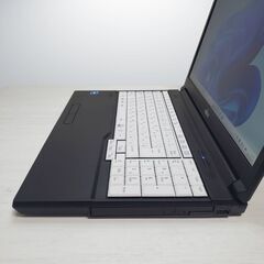 2022年製 高コスパ高性能 11世代LIFEBOOK A5511/HX Corei5-1135G7/16GB/256GB SSD/Wi-Fi/カメラ/全国発送可の画像