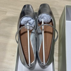【未使用】メタリックシルバー バレエシューズの画像