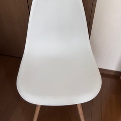 ニトリ　北欧風シンプルシェル型チェア の画像