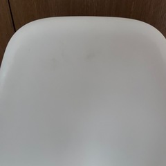 ニトリ　北欧風シンプルシェル型チェア の画像