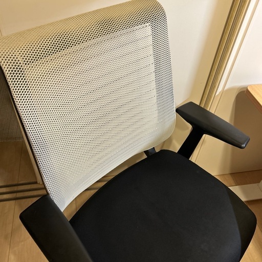 【23区内無料配送可能】オフィスチェアスチールケース　シンク　steelcase think v1