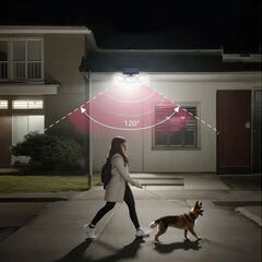 くまねず《姫路》大量入荷 (取付簡単) センサーライト 屋外 led 防水 ソーラー 3面パネル 74LED 明るい 人感 センサー(新品未使用)の画像