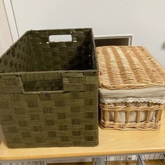 【最終お値下げ】カゴ、カラーボックス収納用、小物入れ2個セットの画像