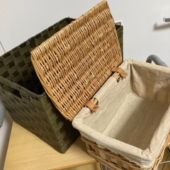 【最終お値下げ】カゴ、カラーボックス収納用、小物入れ2個セットの画像