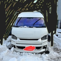 超美車・カスタム70万超】ハイエース グランドキャビン 4WD／H28年式／8万km未満／車検満タン／ベッドキット・シート改造・モニター付き！ の画像