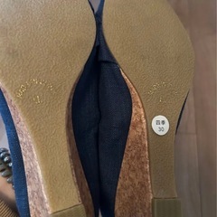 オープントゥパンプスの画像
