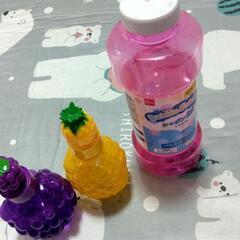 本とシャボン玉の画像