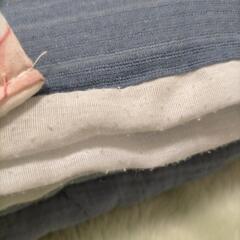 肌掛け布団3枚 枕3つの画像