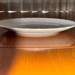 《20cm》白色の地模様のお皿_K【１枚】【終了しました】
の画像