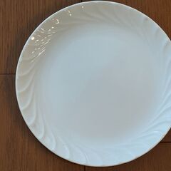 《20cm》白色の地模様のお皿_K【１枚】【終了しました】
の画像