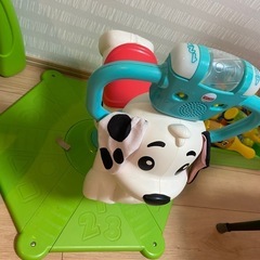 子供のおもちゃ　乗り物の画像