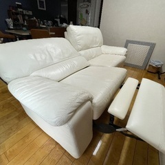 ソファ　ホワイト　リクライニング付　2〜3人掛けの画像