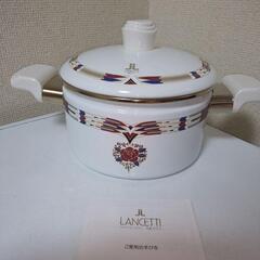 ①象印マホービン提供　ホーロー両手鍋②遊花　萬宝窯萬古焼　四角大皿１枚　小鉢４個の画像