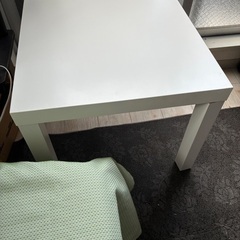 IKEA／テーブル／ホワイト／非対面でのお渡しの画像