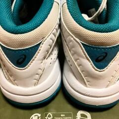 ASICS バスケットシューズ ホワイト/ターコイズ US2の画像