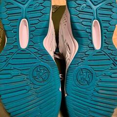 ASICS バスケットシューズ ホワイト/ターコイズ US2の画像