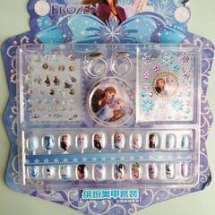 ♥️新品未使用♥️アナと雪の女王 ネイルチップセット おまけ付き　こども　おもちゃ　ごっこ遊びの画像