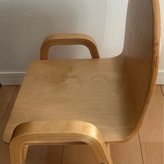 子供用　木の椅子　ウッドチェアーの画像
