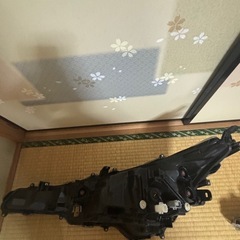 美品　トヨタカローラツーリングZWE211W　純正LED左右ヘッドライトの画像