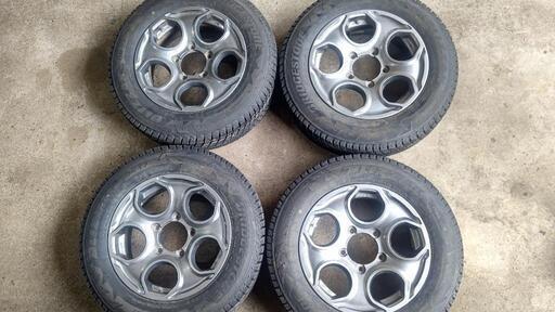ジムニー他SUV車に175/80R16スタッドレス(BLIZZAK)アルミ