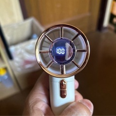 大人気につき再入荷　ポータブルハンドヘルドファン、100段階調節可能ミニターボファン、1200mAh充電式バッテリー搭載の画像