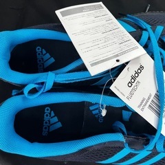 adidasスニーカーの画像