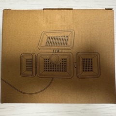 【新品未使用品】センサーライト ソーラーライト 屋外/屋内 分離型 4面発光 360°角度自由調整 光束最大3000ルーメンの画像
