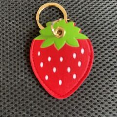   🔵【超高品質・新品未使用】Airtag本体＆選べる可愛いフルーツケース付き🍋🍓 ブラックタグ＋レモン or いちごカバー付き iOS専用 GPSタグ 忘れ物防止 MFI認証済の画像