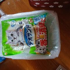 猫トイレと砂のセットの画像